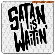 Gestanztes Design mit dem Text «SATAN IS WAITIN'» in schwarzen Buchstaben