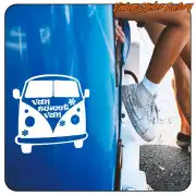 Weißer «Van Sweet Van»-Aufkleber auf der blauen Karosserie eines Vans