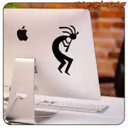 Schwarze Kokopelli-Silhouette auf der Rückseite eines Desktop-Computers
