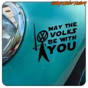 Diseño «MAY THE VOLKS BE WITH YOU» aplicado junto al faro de un vehículo turquesa