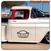 Autocollant Sailor appliqué sur la portière d’un pick-up classique