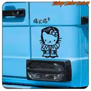 Pegatina de Kitty Elvis aplicada en la parte trasera azul de un vehículo