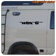 Vinyle WBX6 noir appliqué sur le côté d’un fourgon Volkswagen T3