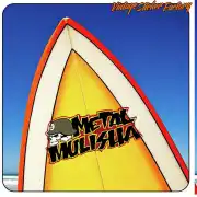 Design METAL MULISHA avec un crâne sur une planche de surf