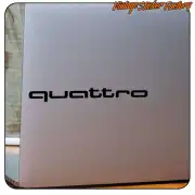 Schwarzer «quattro»-Text auf einer Glasoberfläche