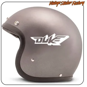 Logotipo Duke en blanco aplicado en el lateral de un casco gris