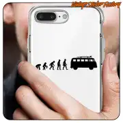 Diseño de evolución humana junto a una furgoneta camper T1 en la carcasa de un teléfono
