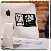 Diseño SUBARU ALL-WHEEL DRIVE aplicado en la parte trasera de un ordenador de sobremesa