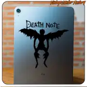 Death Note Design mit Text und geflügelter Silhouette auf der Rückseite eines Tablets