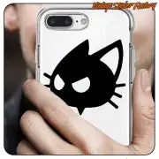 Gato negro de ojos claros aplicado sobre la carcasa transparente de un teléfono móvil