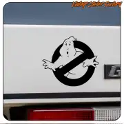 Autocollant SOS Fantômes appliqué à l’arrière d’un véhicule