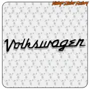 Schwarzes Volkswagen-Schriftdesign auf dekorativem Totenkopf-Hintergrund