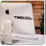 Design TRD OFF ROAD appliqué à l’arrière d’un ordinateur de bureau