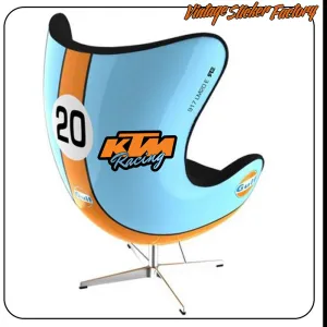 KTM Racing Design auf der Rückenlehne eines Stuhls in Form eines Rennwagens