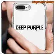 Texte DEEP PURPLE noir appliqué sur la coque transparente d’un téléphone portable