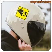 Pegatina Tornado colocada en un casco vintage de color claro