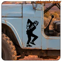 Autocollant rude boy noir sur le côté d’un véhicule tout-terrain vintage