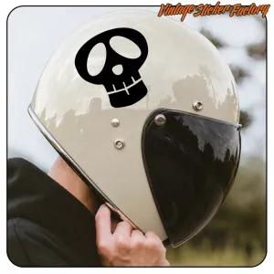 Black skull applied to the top of a light-coloured helmet with a dark visor
