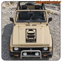 Camper-Vinyl mit Frontansicht eines Transporters und dem Text „FREECAMPING IS NOT A CRIME“ auf einem Fahrzeug