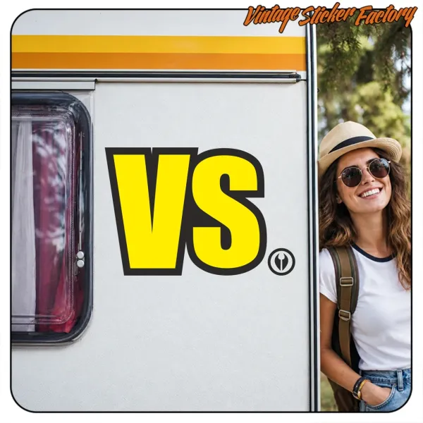 Diseño VS amarillo y negro aplicado en el lateral de una caravana