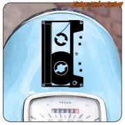 Vinilo de cassette negro aplicado encima de un velocímetro sobre fondo azul