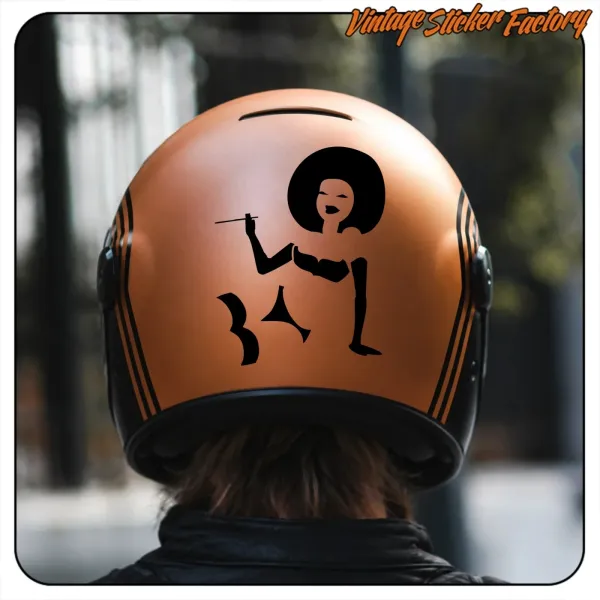 Alternative Ansicht des auf einem Motorradhelm angebrachten AFRO-Aufklebers