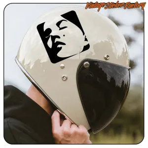 Rostro femenino adhesivo negro aplicado sobre un casco integral claro