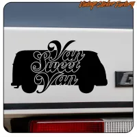 Detalle del vinilo VAN SWEET VAN colocado junto a un piloto trasero