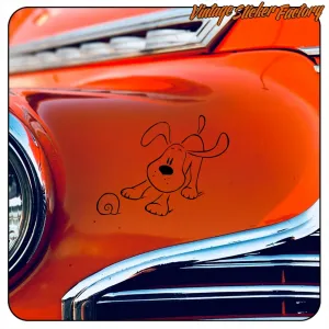 Diseño de perro con un caracol aplicado sobre la carrocería de un coche clásico