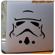 Adhesivo negro de casco de stormtrooper aplicado sobre una superficie lisa