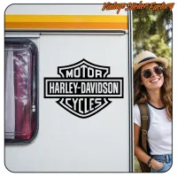 Pegatina del logotipo Harley-Davidson de 1965 mostrada en una caravana, vista alternativa