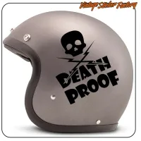 Alternative Ansicht des schwarzen Death-Proof-Designs auf einem grauen Motorradhelm