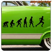 Évolution humaine en silhouettes noires appliquée sur le côté vert d’une voiture classique