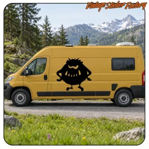 Gelber Lieferwagen mit schwarzer Silhouette einer monströsen Kreatur an der Seite