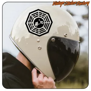 Dharma Vespa Aufkleber auf einem hellen Integralhelm