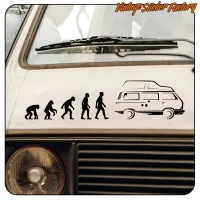 Detail des Evolution-T3-Joker-Designs an der Vorderseite eines Vans