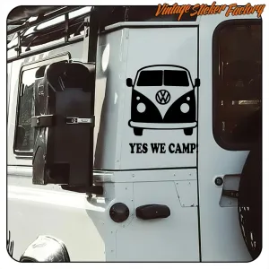 YES WE CAMP Design an der Seite eines Campervans angebracht