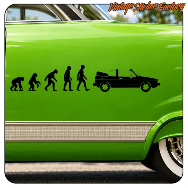 Detalle de vinilo con siluetas de evolución humana y coche descapotable sobre carrocería verde