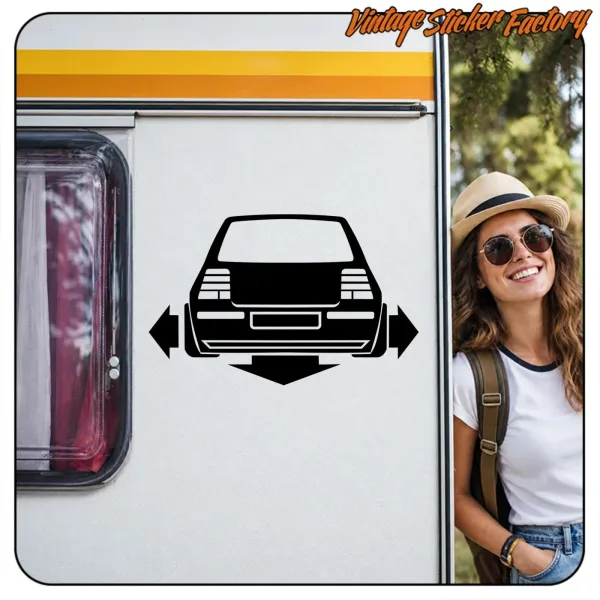 Pegatina con diseño de coche y flechas aplicada en el lateral de una caravana