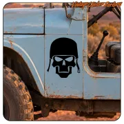 Vinilo negro de calavera con casco aplicado en un vehículo azul
