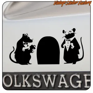 Design of two dressed rats beside an arched entrance, applied to the rear of a vehicle
