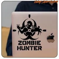 Zombie-Hunter-Design auf dem Gehäuse eines Laptops, als Nahaufnahme gezeigt