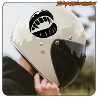 Weißer Motorradhelm mit schwarzem Design eines Mundes mit Fangzähnen
