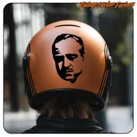 Vinilo negro EL PADRINO con retrato masculino colocado en la parte trasera de un casco naranja