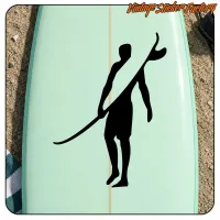 Pegatina de surfista con tabla sobre una tabla de surf verde clara