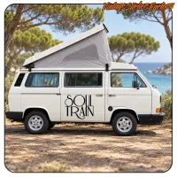 Vista alternativa del adhesivo Soul Train aplicado en una furgoneta camper
