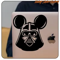 Darth-Vader-Design mit Mickey-Mouse-Ohren auf einem Laptop