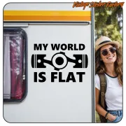 Pegatina «MY WORLD IS FLAT» aplicada en el lateral blanco de una caravana