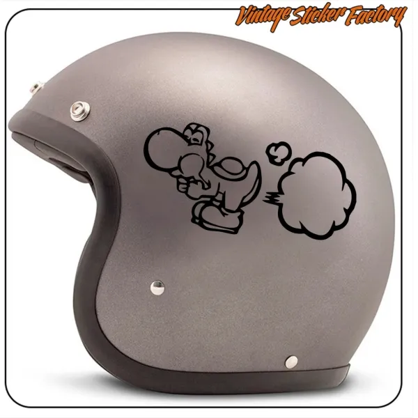 Vinilo Yoshi negro colocado en un casco gris
