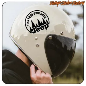 Adhesivo negro aplicado sobre un casco de moto blanco